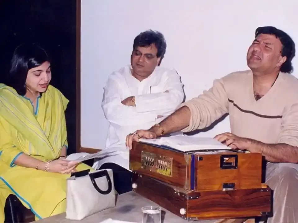 A music session around a harmonium